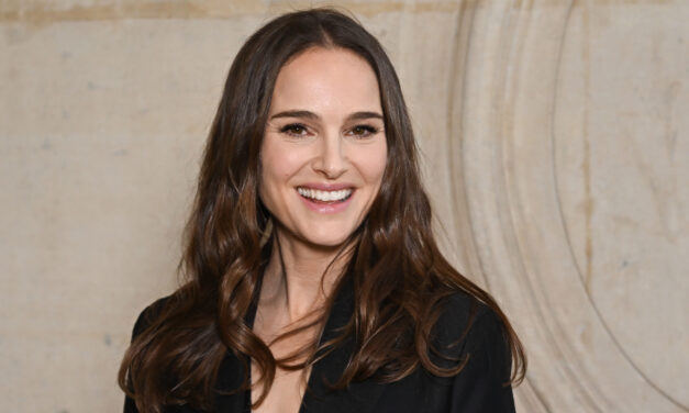 Natalie Portman’s Natural Waves Were the Star of Her Dior Couture Look