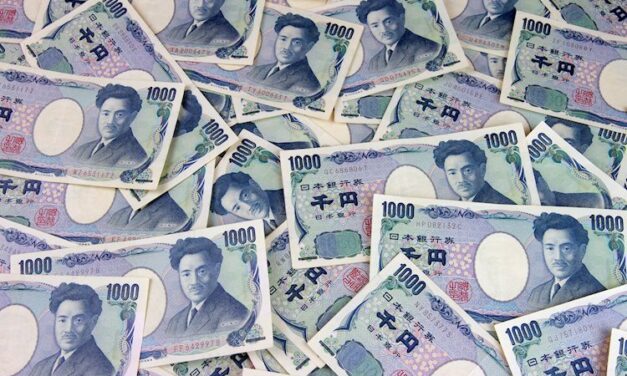 Japanese Yen remains confined in a range near multi-decade low against USD