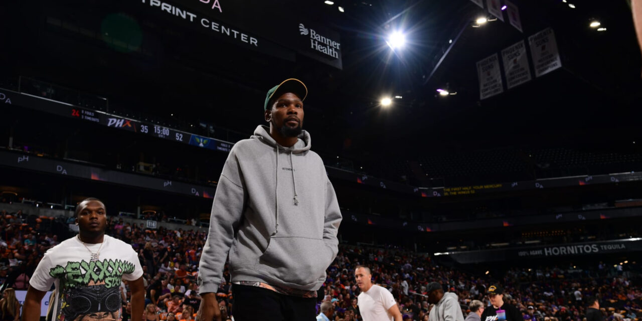 Video: Kevin Durant Hangs with Drake After LeBron, More Attend Kendrick Lamar Show