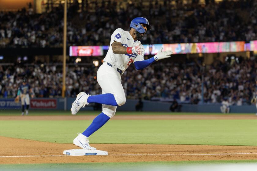 Jason Heyward’s pinch-hit, three-run homer lifts Dodgers past Mariners