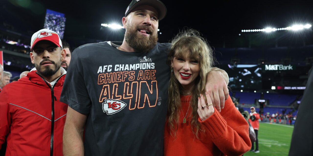 Travis Kelce Dedicates Karaoke Award to Girlfriend Taylor Swift: Watch