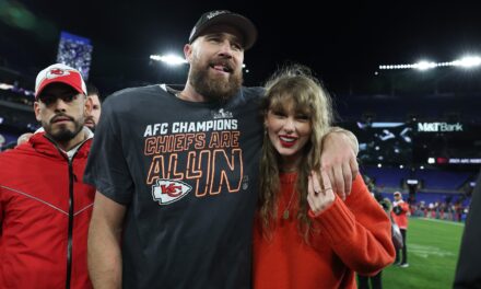 Travis Kelce Dedicates Karaoke Award to Girlfriend Taylor Swift: Watch