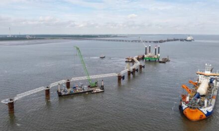 Van Oord puts 600-meter-long FSRU jetty together for Germany’s LNG terminal