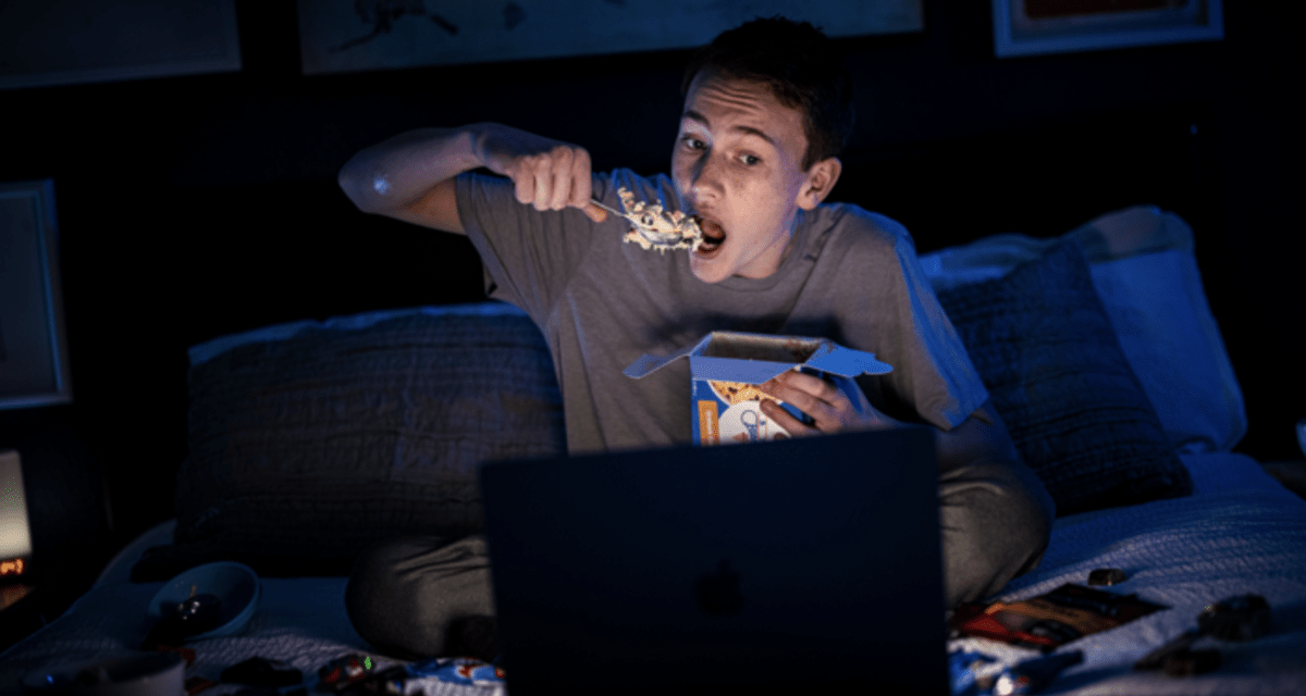 Latest Research in Sleep: Teens Having Late Sleep Pattern Eat More & Delay Their Tasks