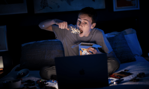 Latest Research in Sleep: Teens Having Late Sleep Pattern Eat More & Delay Their Tasks