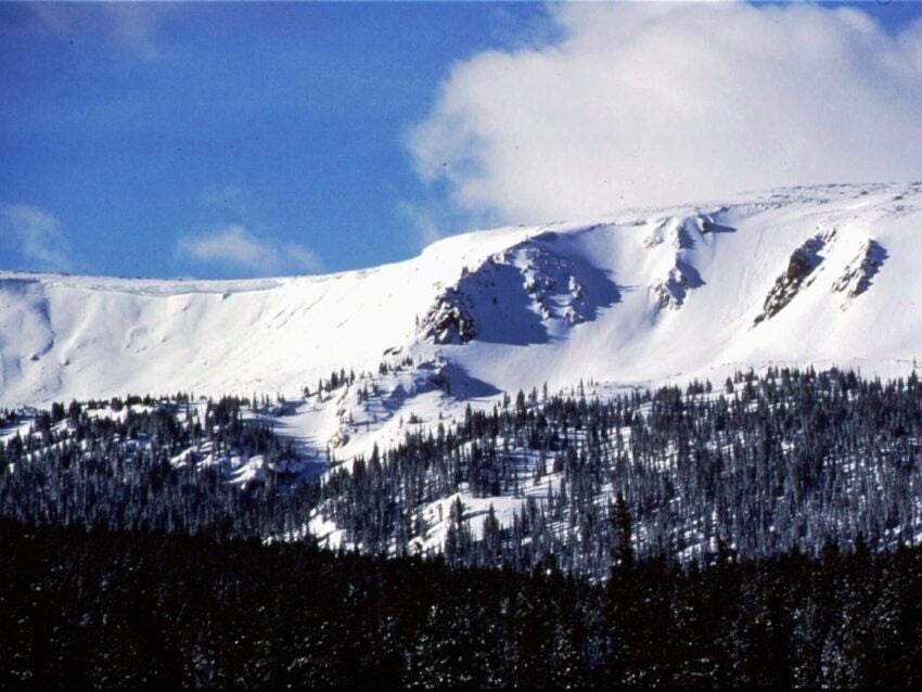 174 Colorado skiers and snowboarders rescued after a lift cracks